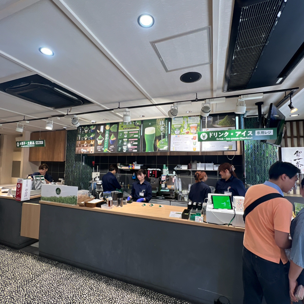 Vibe image of お濃茶スイーツ専門店 雷一茶 伝法院通り店:  shot by LESTER