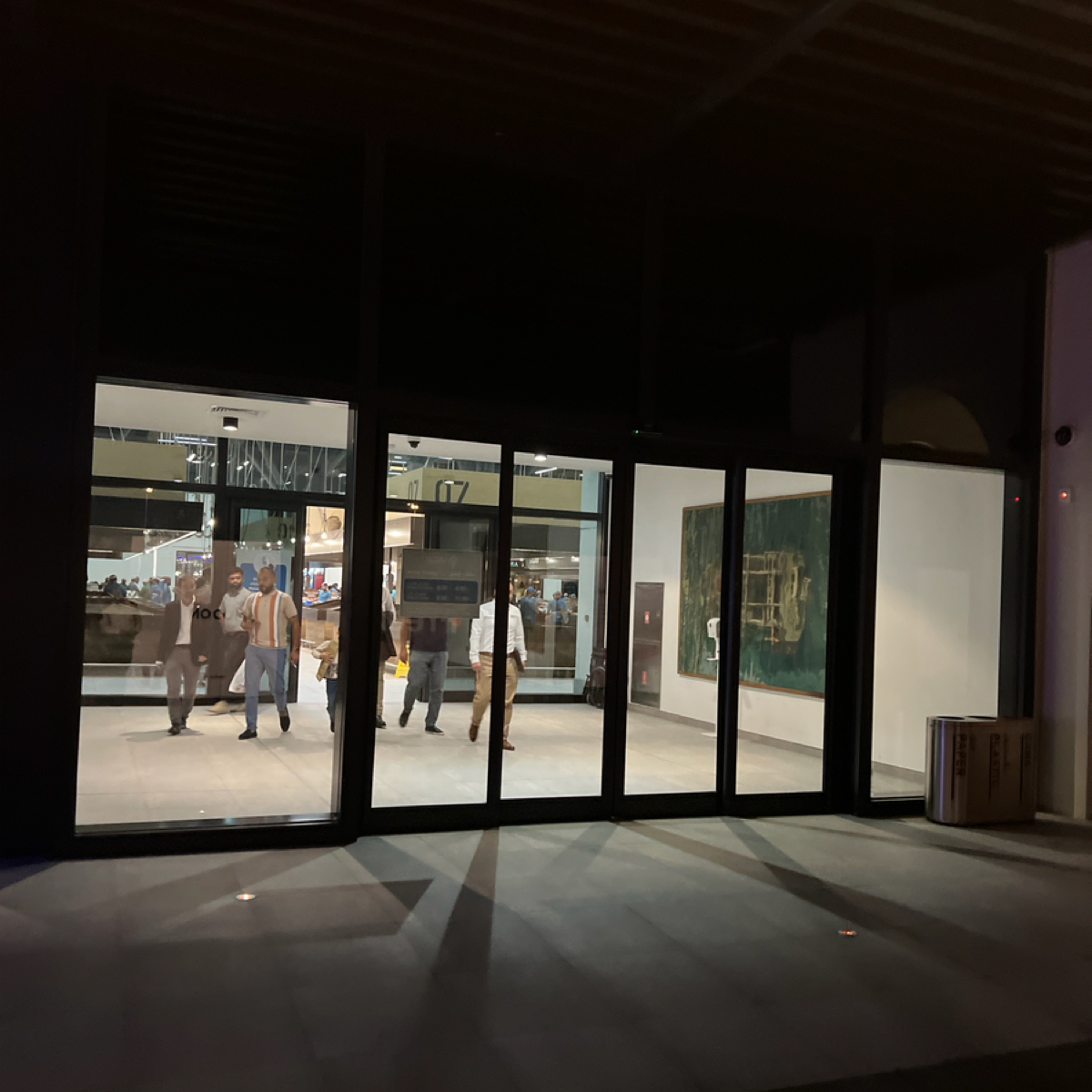 Vibe image of Bu Tafish: Fish market entry shot by Deltfly
