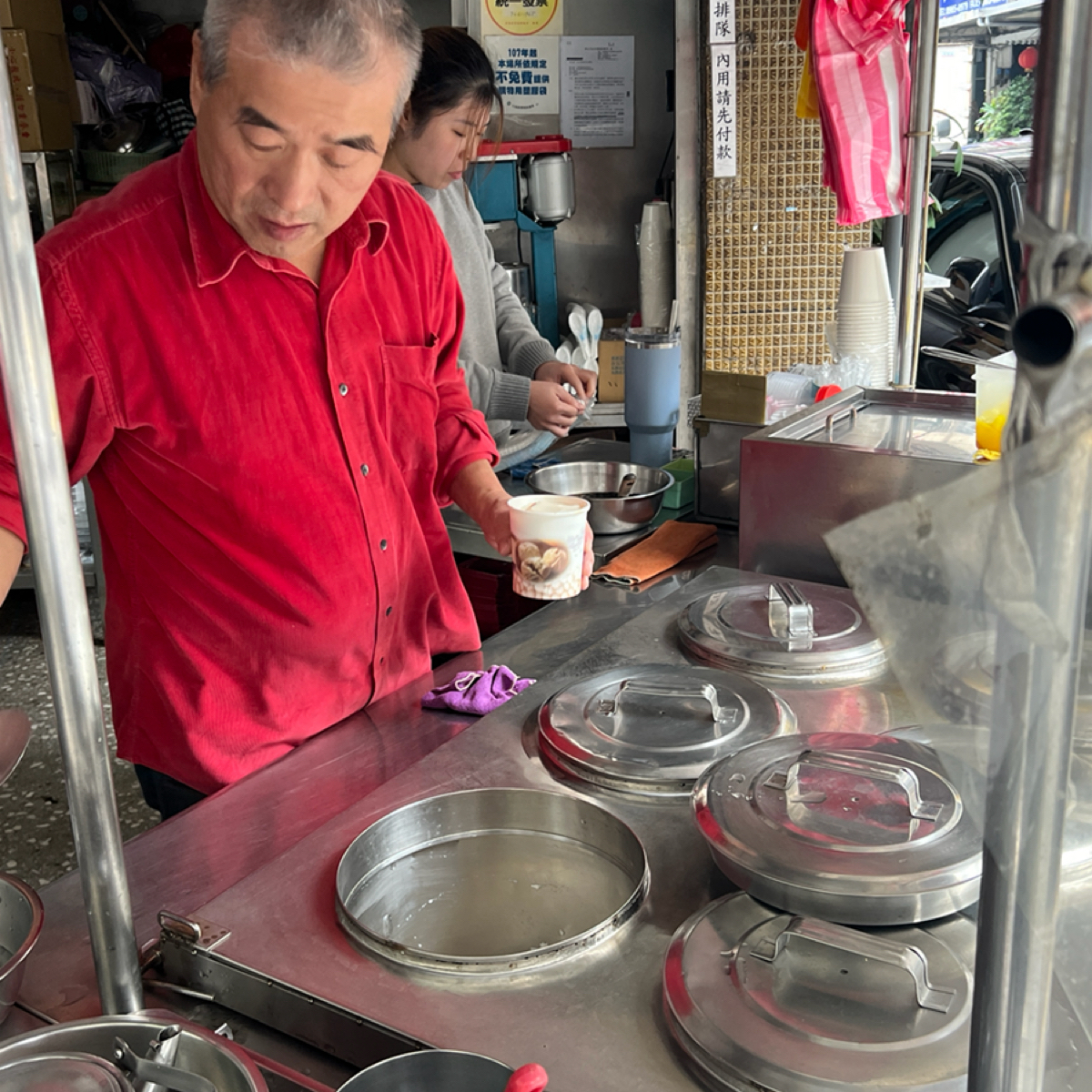 三重稅捐處豆花（無名豆花小站） の雰囲気の写真：古早餐車 by動吃動吃動吃 