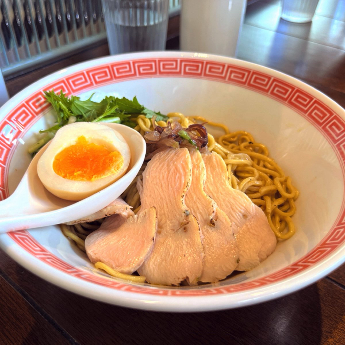麵試十一次 錦州店 的餐點圖片：黑醬炙燒雞扮麵，聽說也很好吃！ 由阿官 拍攝