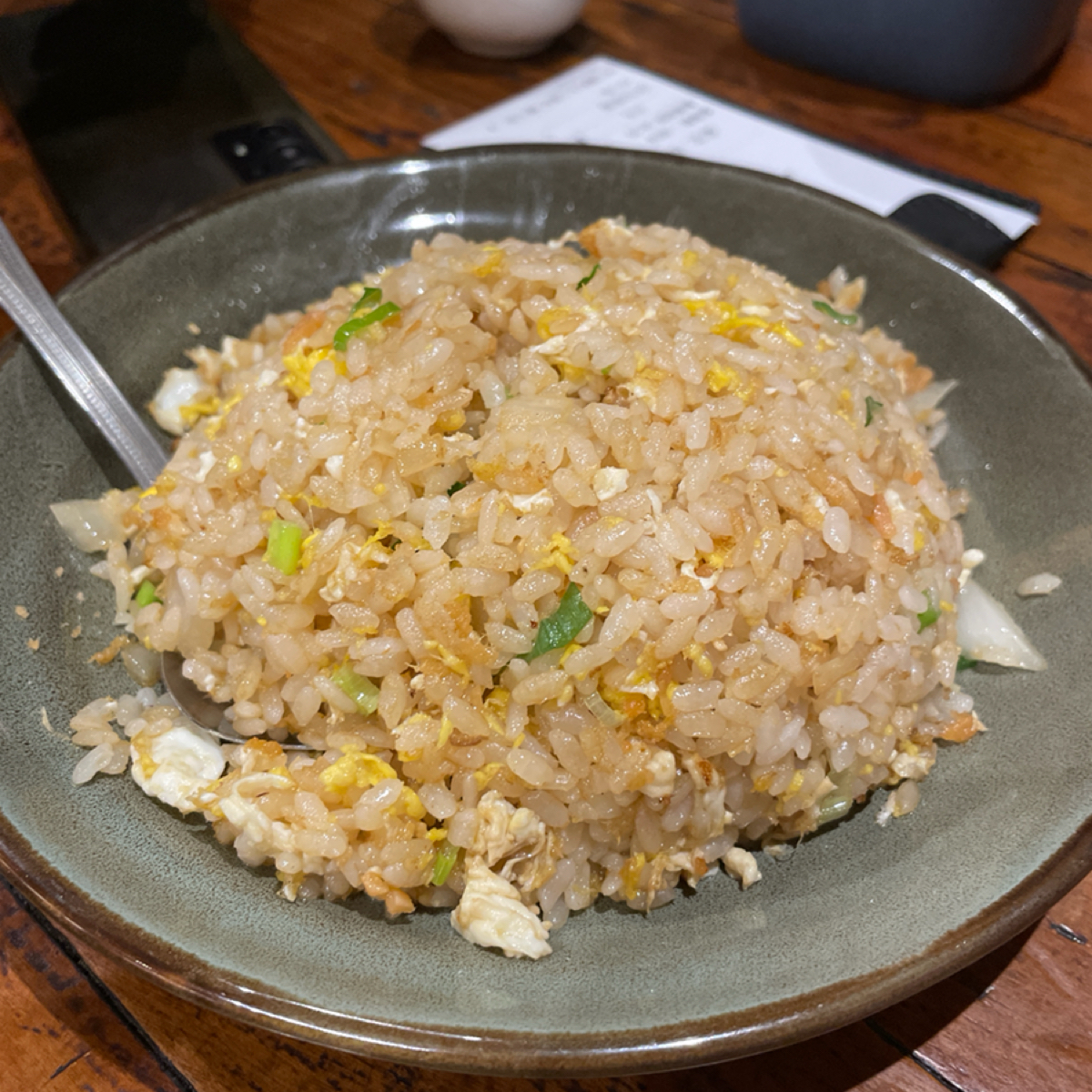 Meal image of 港町十三番地 雙十店: 鮭魚鬆炒飯
雖然在菜單裡可能會更推薦其他的炒飯，但如果只是想要小品一下飯類，覺得這個炒飯剛好👌
當 shot by 一刻又一嗑