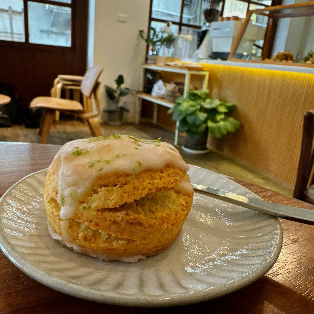 雨林Scone&amp;Coffee 司康專賣店 的餐點圖片：檸檬糖霜司康 由小青蛙🐸 拍攝
