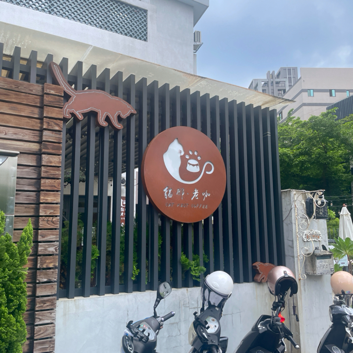 Vibe image of 貓邸老咖狐獴餐廳 貓老闆二店:  shot by HIH J