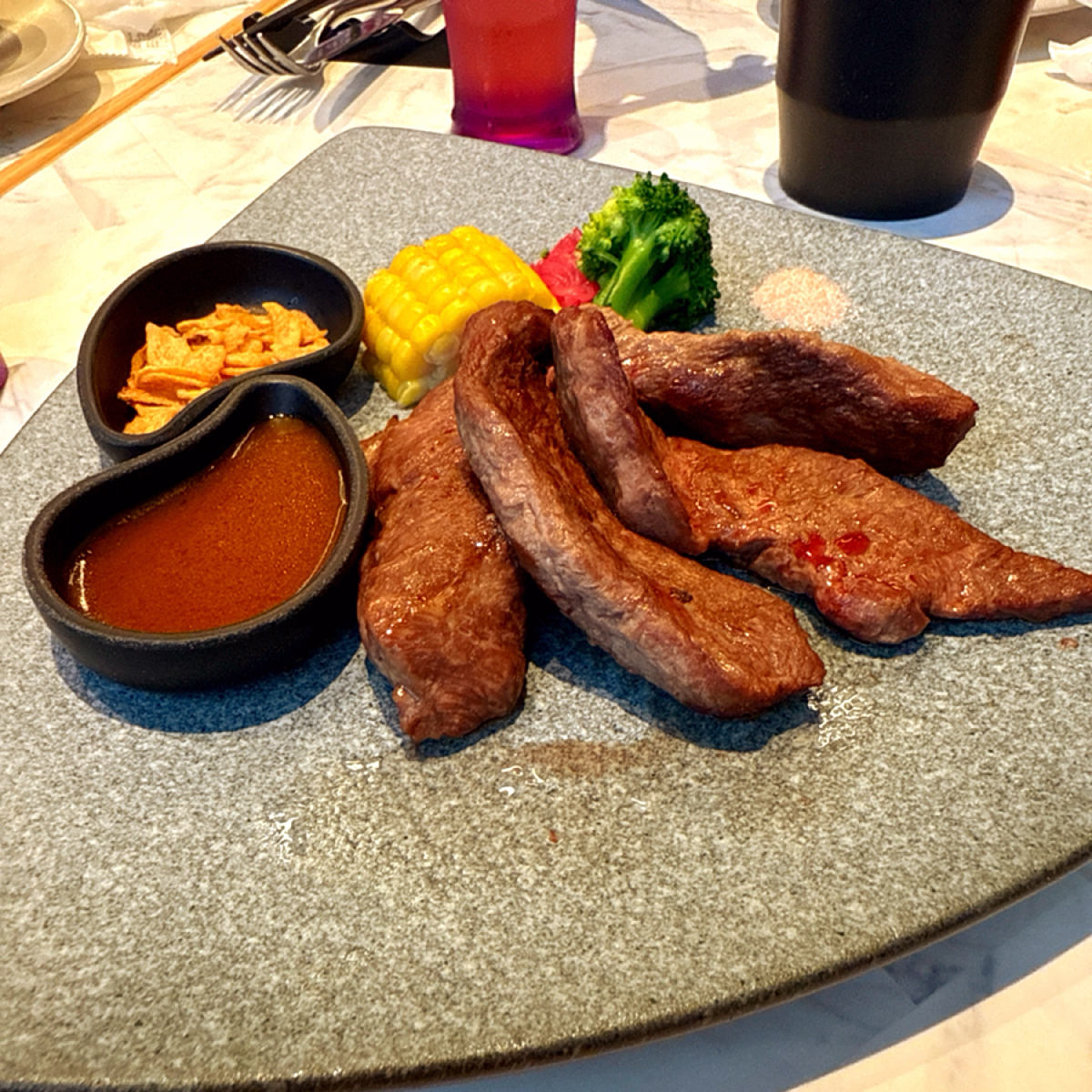 Meal image of 陶板屋 汐止遠雄店: 👀主餐-香蒜瓦片牛排🥩

陶板屋的香蒜瓦片牛排應該可以說是招牌了吧🤤每次更換菜單就只有這道菜不 shot by 臉書搜尋花貴賓皮蛋