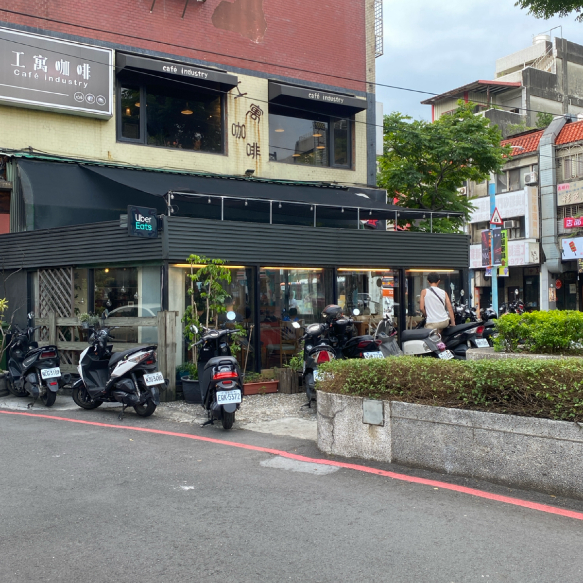 靴子義大利餐館 輔大店 の雰囲気の写真：他是雙店面，正門應該在另一邊，忙著吃，忘記記錄 byStar 