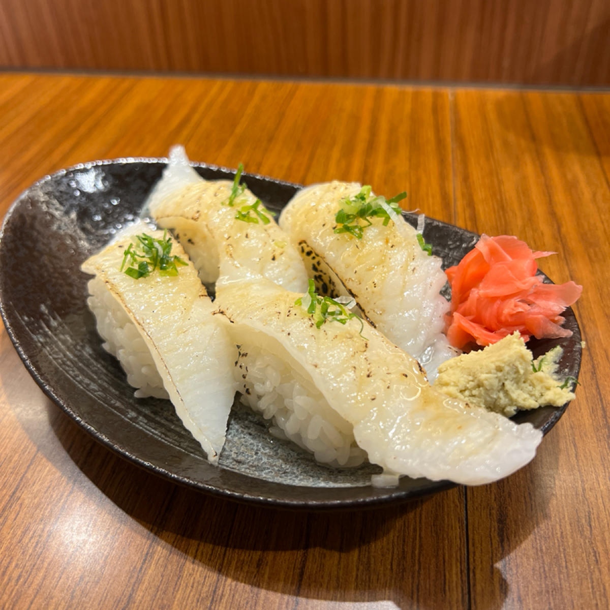 Meal image of 鶴亭屋: 兩份炙燒比目魚握壽司135 shot by 七咪