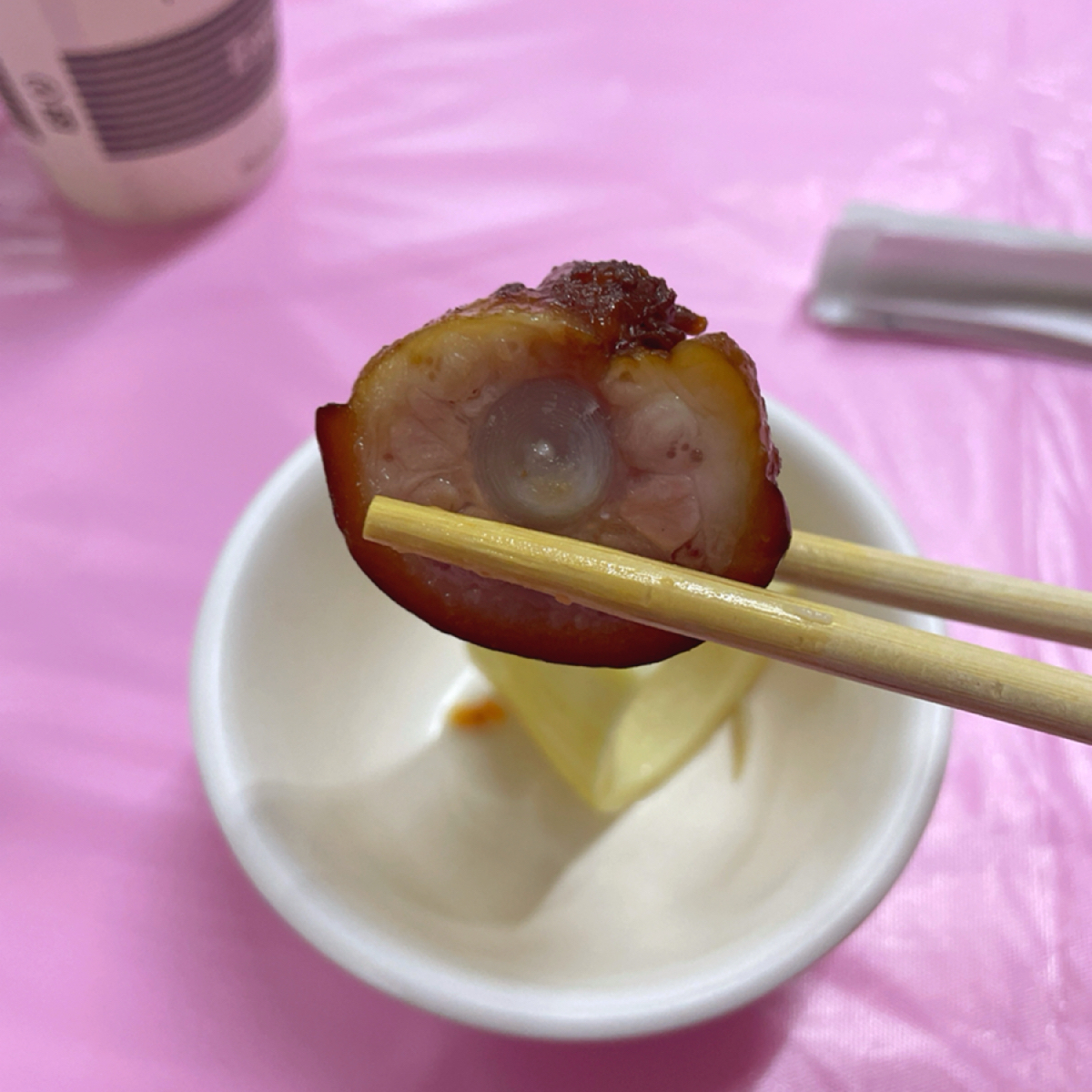 Meal image of 熊家萬巒豬腳: 豬尾巴只有中間有一根尾巴骨頭，皮的比例會比吃豬腳來得高(跟豬腳比起來是皮多肉少)，吃起來偏Q、吃滷味 shot by 一刻又一嗑