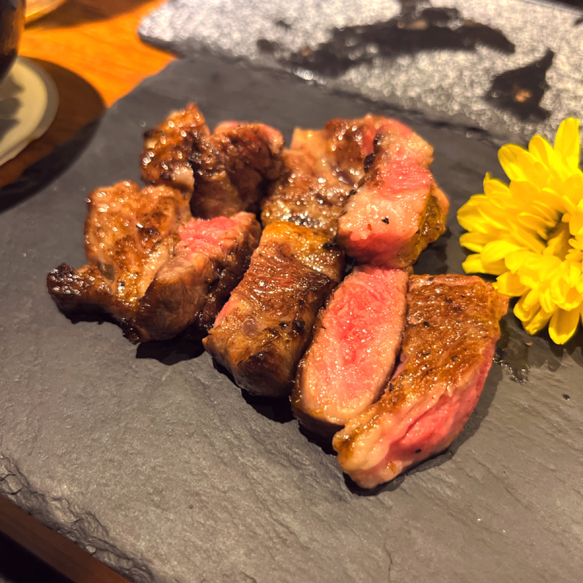 上吉燒肉 的餐點圖片：肩胛牛排，也是很好吃但跟菲力比就差了一點 由阿官 拍攝