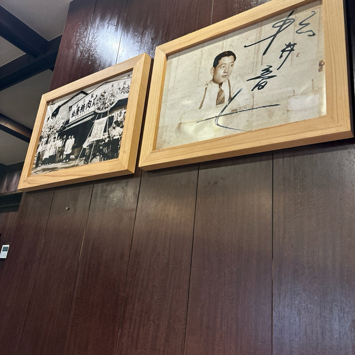 松屋屋精肉店 東京都 千代田區 外神田 的外觀氛圍圖片：點餐後不久，一盤散發著迷人牛肉香氣的日本國產漢堡扒便呈上桌。份量十足，表面金黃酥脆，內裡卻飽含汁水， 由2QT2BSTR8 拍攝