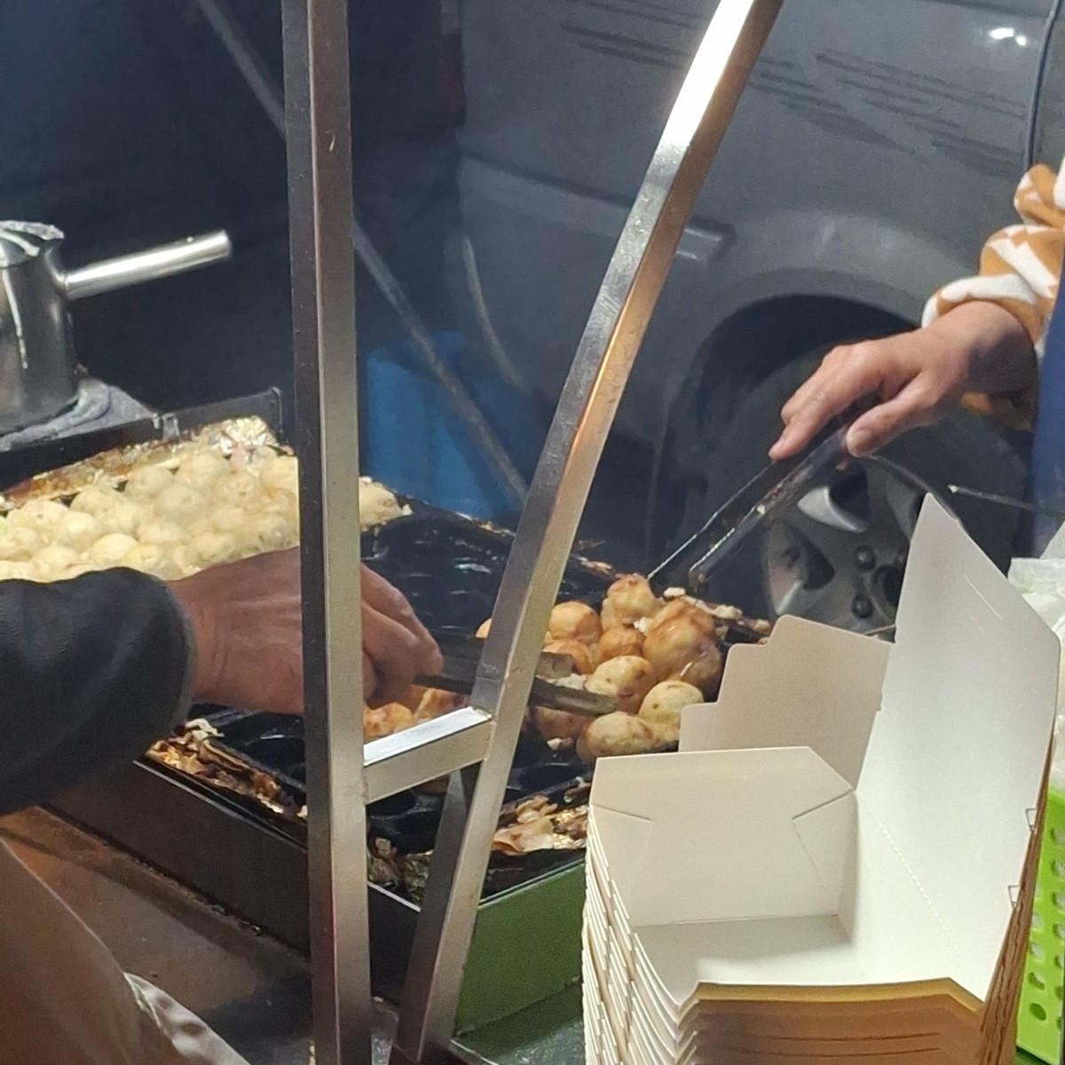 Vibe image of 宜蘭大饗味 章魚燒: 這個是餐點的製作過程 shot by 美食肥之豬