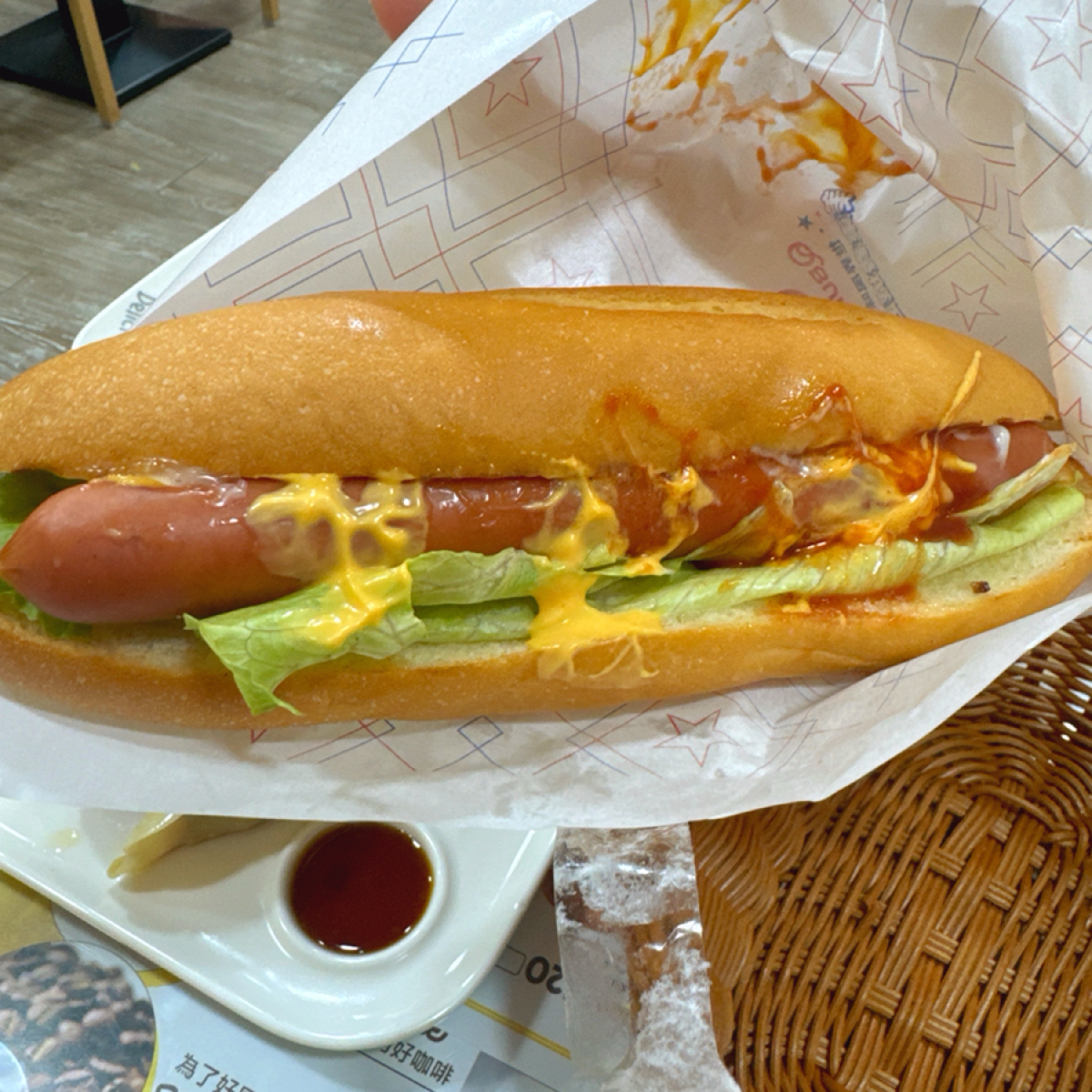 Meal image of Qburger: 熔岩起士德腸潛艇堡 shot by 跟著小胖吃胖胖