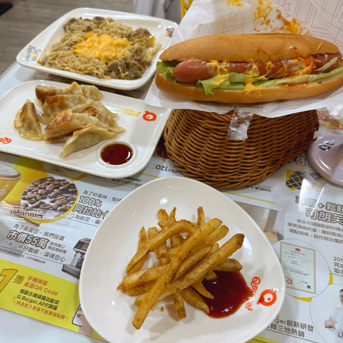Meal image of Qburger: 全部餐點 shot by 跟著小胖吃胖胖