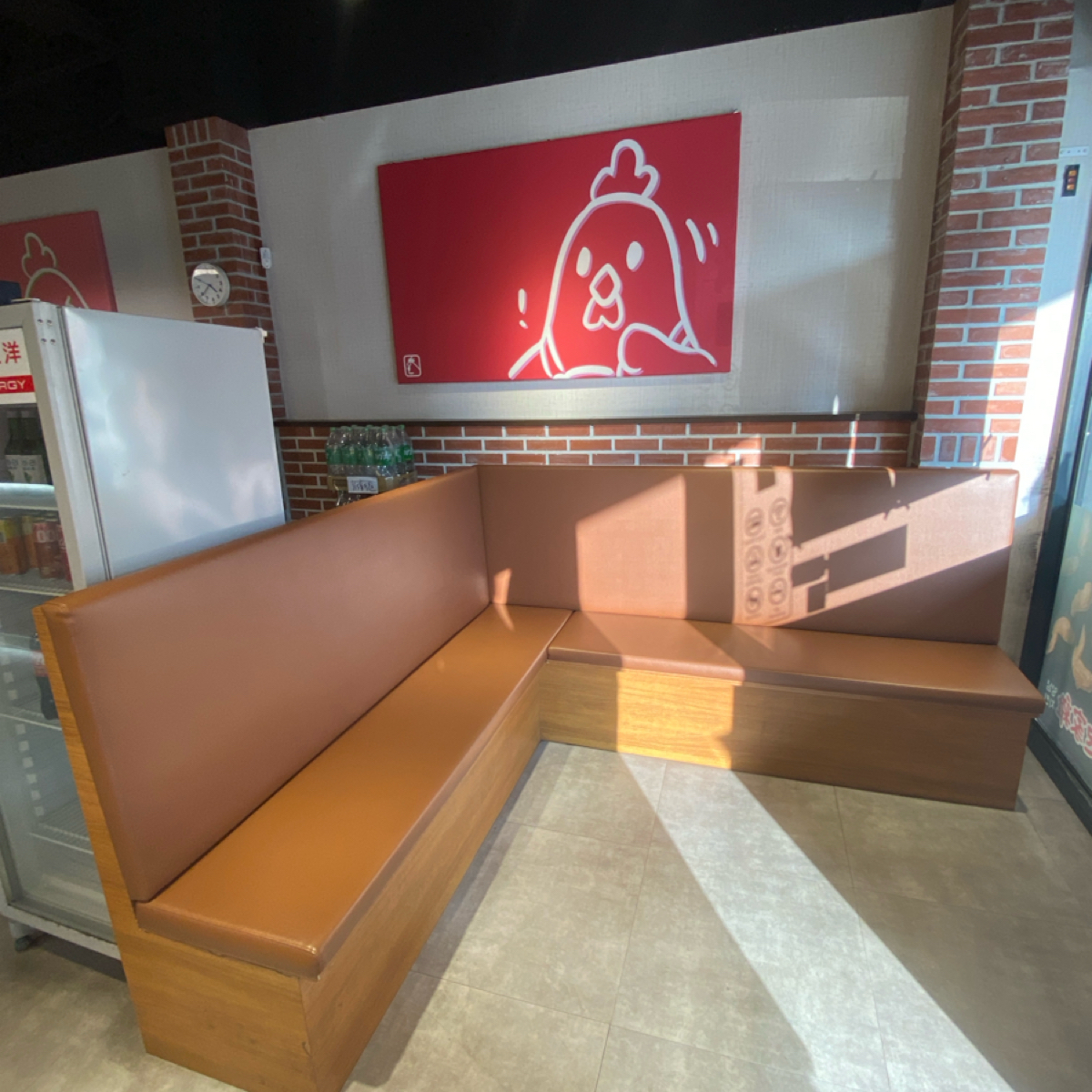 起家雞韓式炸雞 板橋民族店 の雰囲気の写真：室內等候區 by阿鈴s食 