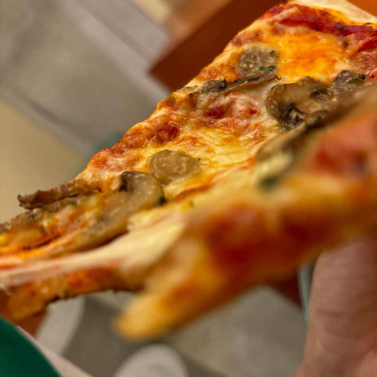 PIZZA SLICE CATSTREET 的餐點圖片：Each bite is a delectable dance of textures and fl 由2QT2BSTR8 拍攝