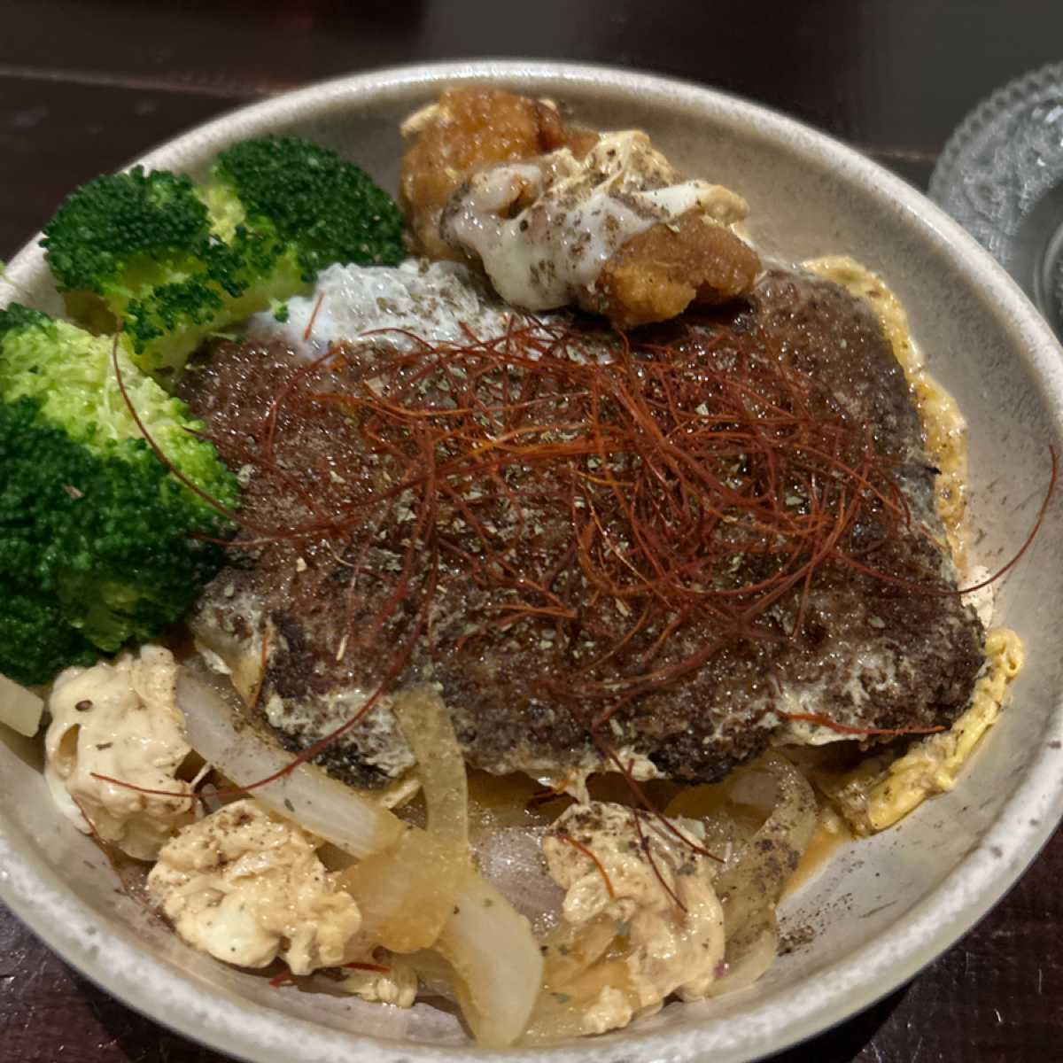 Meal image of 琥珀川喫茶室: 滑蛋蛋豬排丼（混入了兩塊朋友的唐揚雞） shot by 🐑🐑