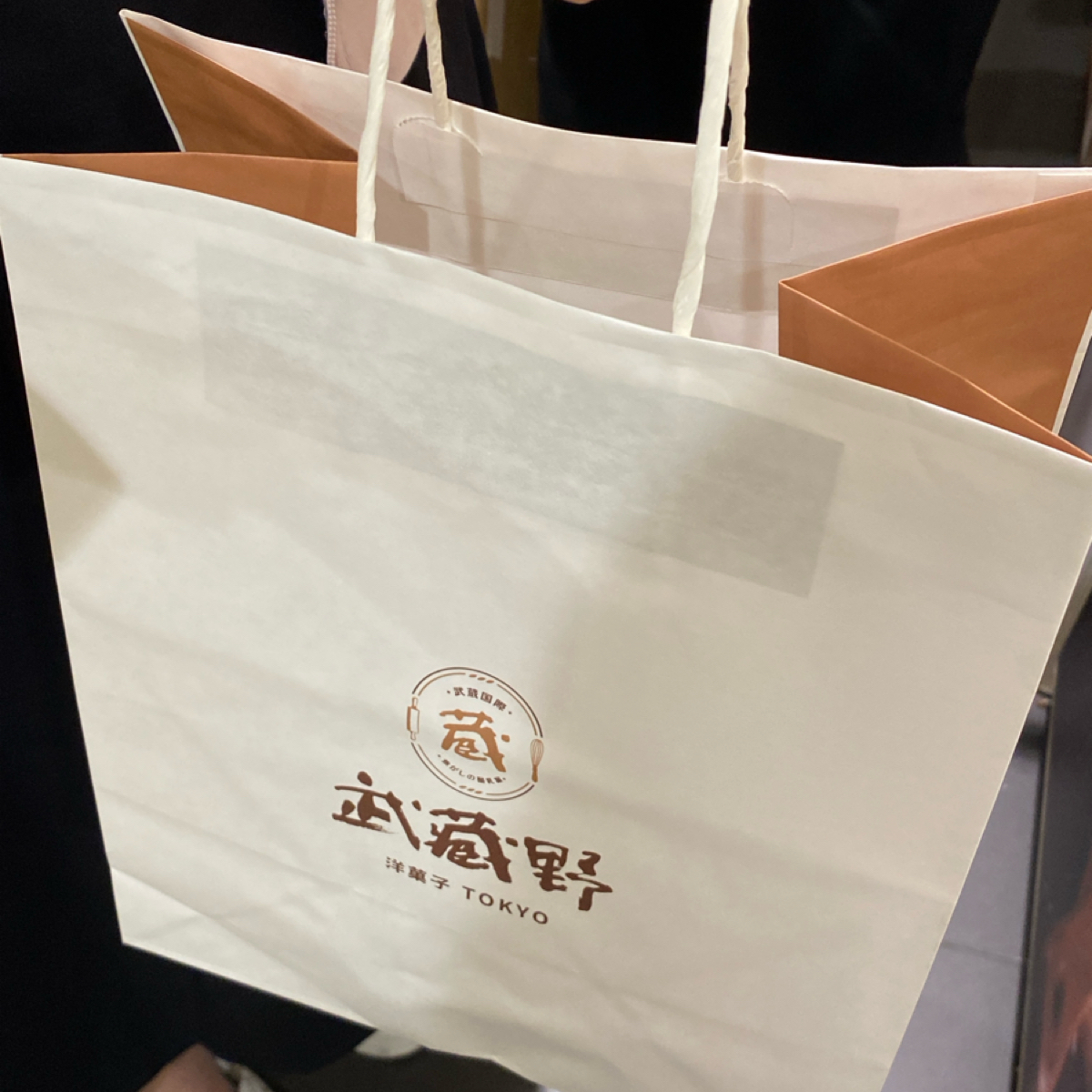 武藏野の洋菓子 のレストランの写真：之前買一個沒有給紙袋
這次買兩份有～～ by阿鈴s食 
