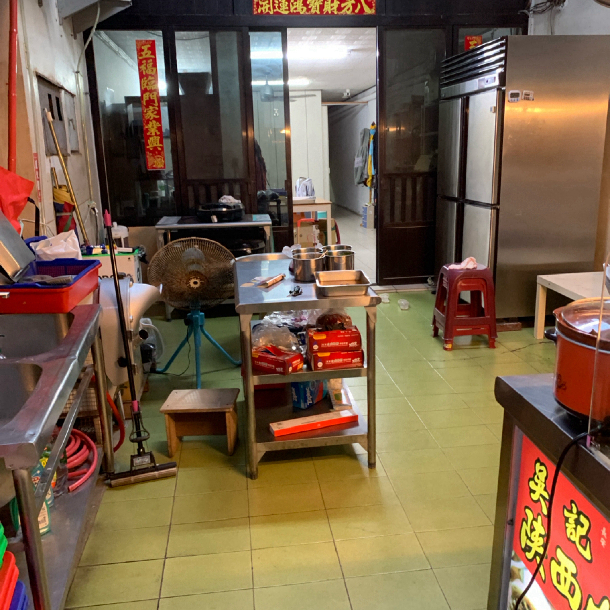 Vibe image of 吳記陝西肉夾饃: 裡面看起來都很乾淨 shot by 嚶嚶美代子
