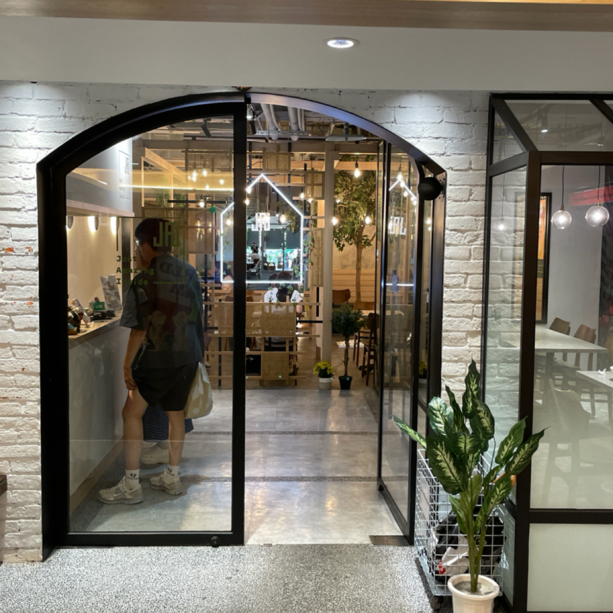 JAI宅 一中店 的外觀氛圍圖片： 由HIH J 拍攝
