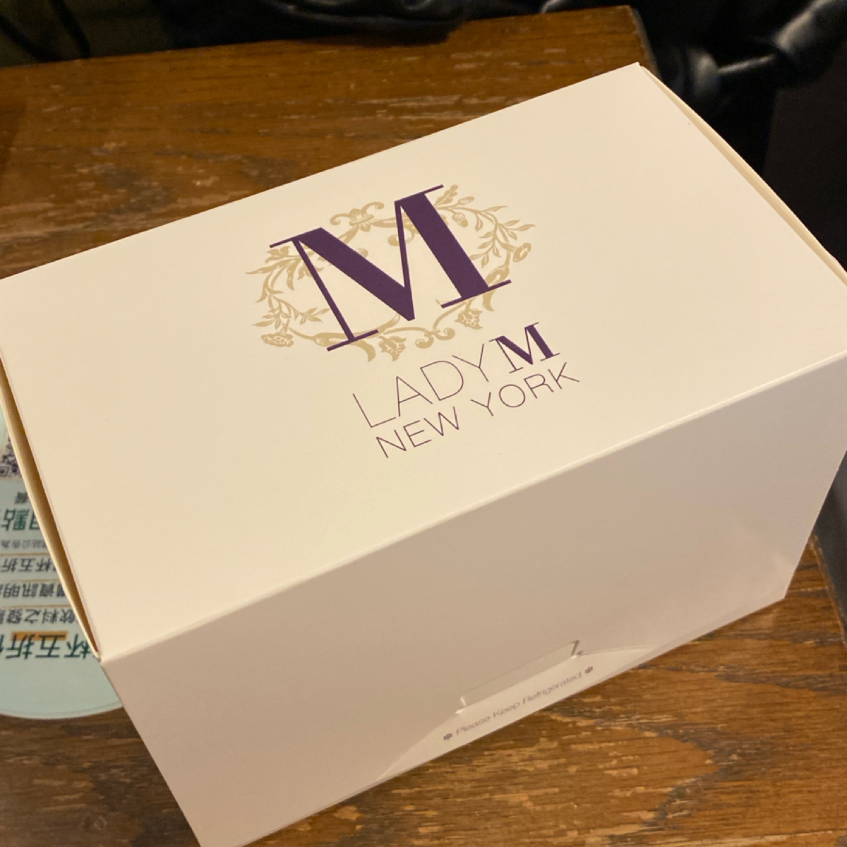 Lady M 遠百板橋店 的餐點圖片：雖然貴，但包裝很完整
提袋也很有質感 由阿鈴s食 拍攝