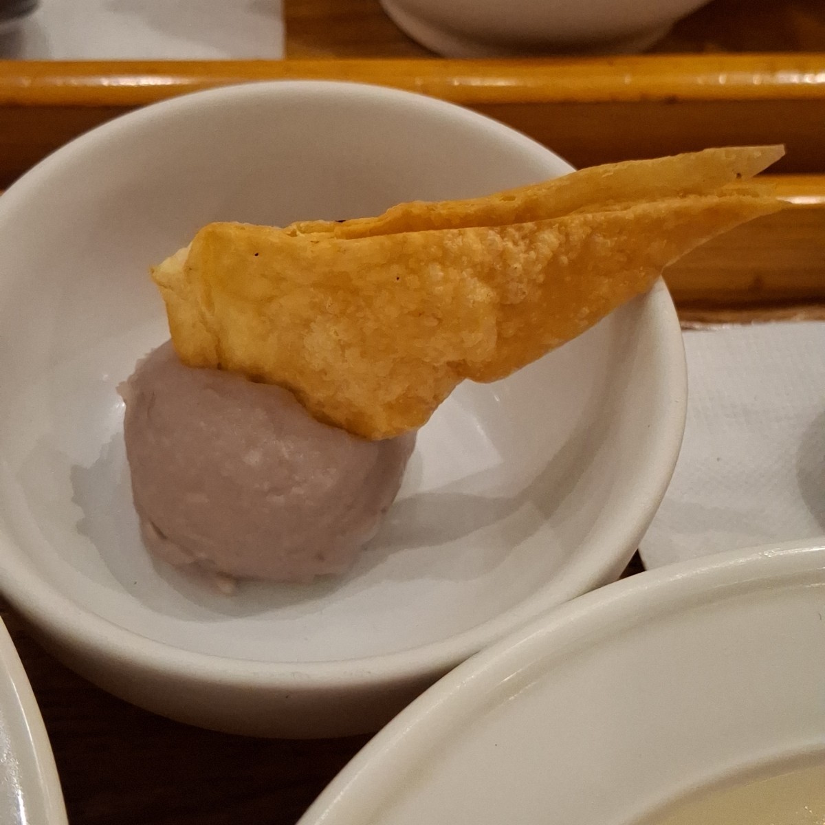 想想微韓輕食 のレストランの写真：餅乾本身沒什麼味道，配上芋泥可以增加口感，芋泥也不會過甜，個人認為很適合沒吃那麼甜的人吃🤣 by美食肥之豬 