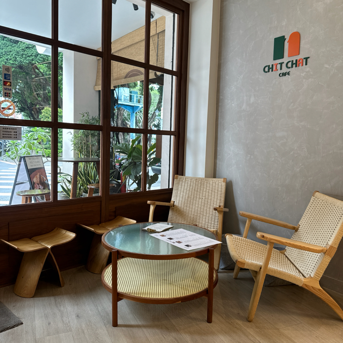 CHIT CHAT Cafe 寶清店 の雰囲気の写真：店招牌 byCoocolab 