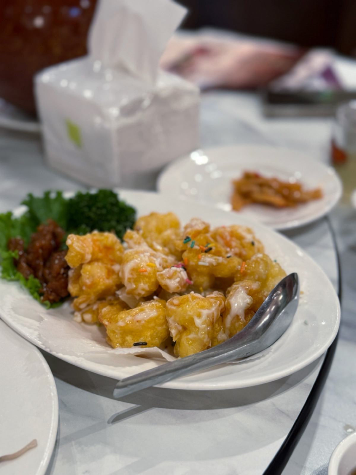 Meal image of 興蓬萊台菜餐廳 大葉高島屋店: 【鳳梨蝦球】$420（小）
雖然不是招牌菜，但也是處理的相當不錯，不會踩雷的一道經典台灣料理。 shot by 阿波卡