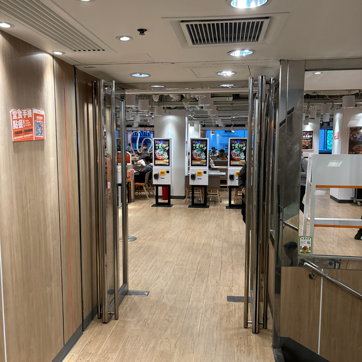 大快活 萬年大廈店 の雰囲気の写真： by2QT2BSTR8 