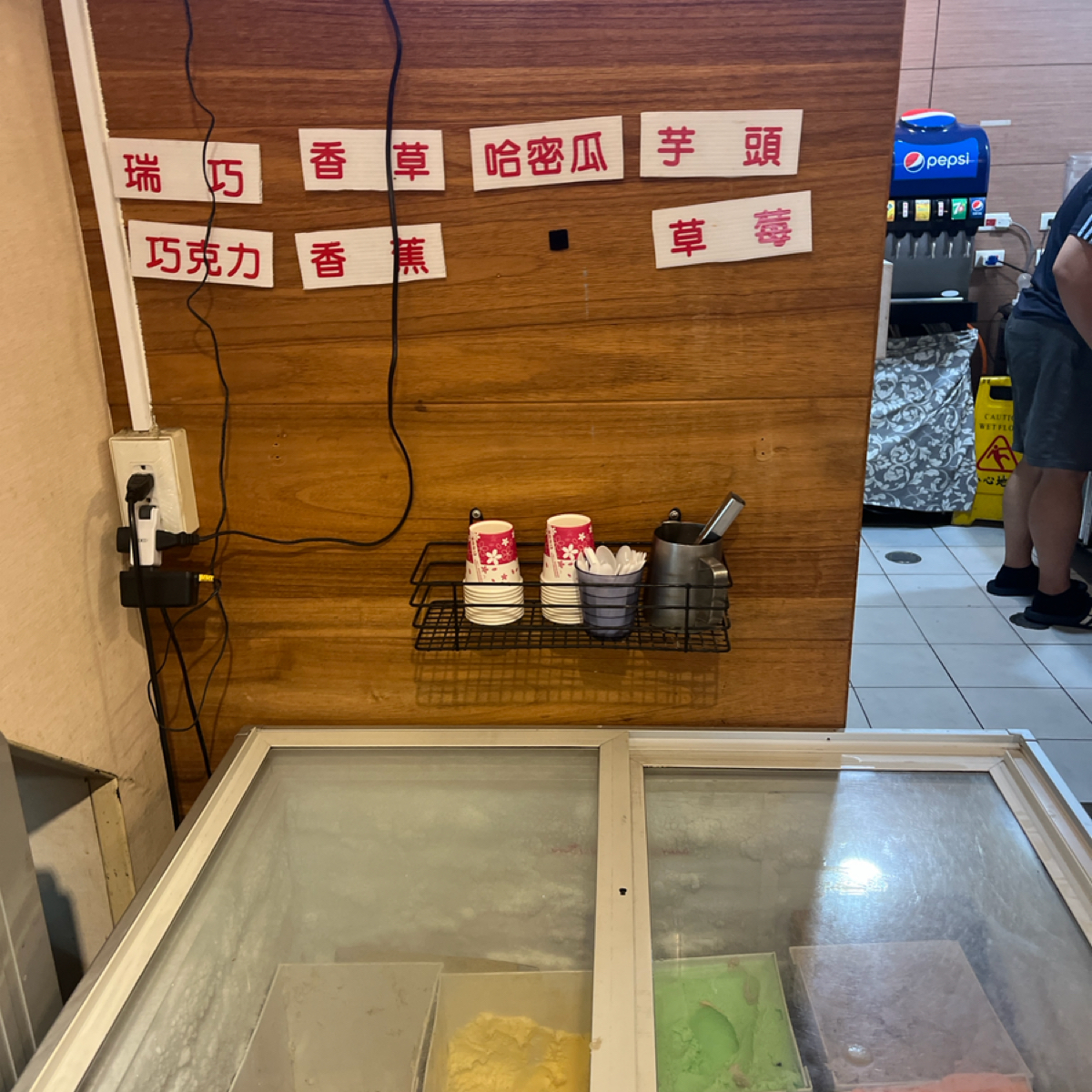 樸九鼎鮮火鍋 的餐點圖片：冰淇淋區（看不出來是哪牌的） 由Qoo 拍攝