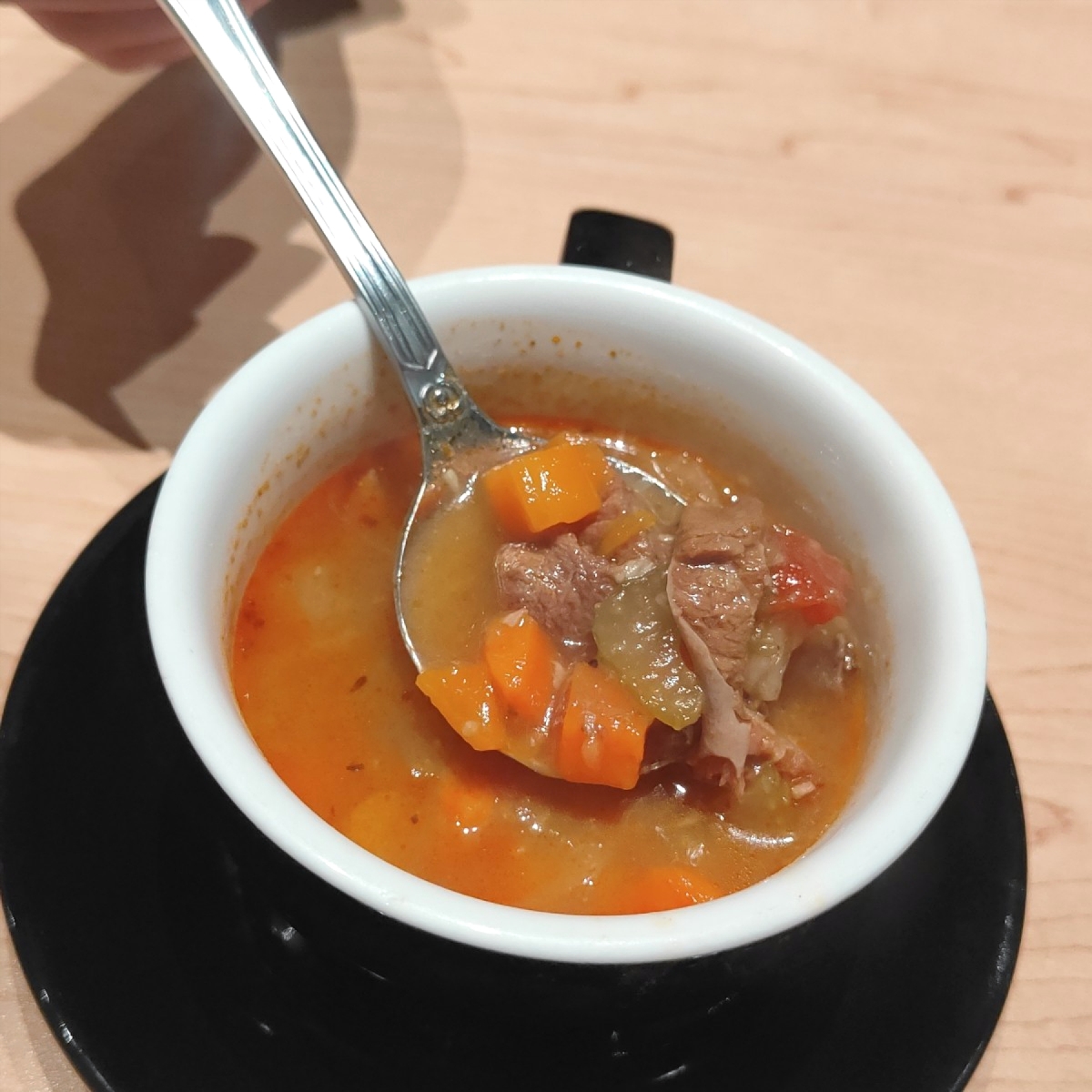 義式屋古拉爵 南港中信店 的餐點圖片：匈牙利牛肉湯 由雷姆踩點筆記 拍攝