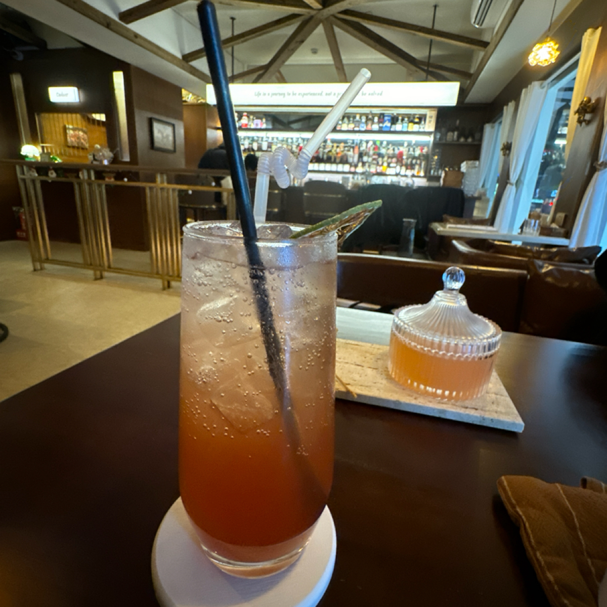樓沉浸式餐酒館 的餐點圖片： 由三口元 拍攝