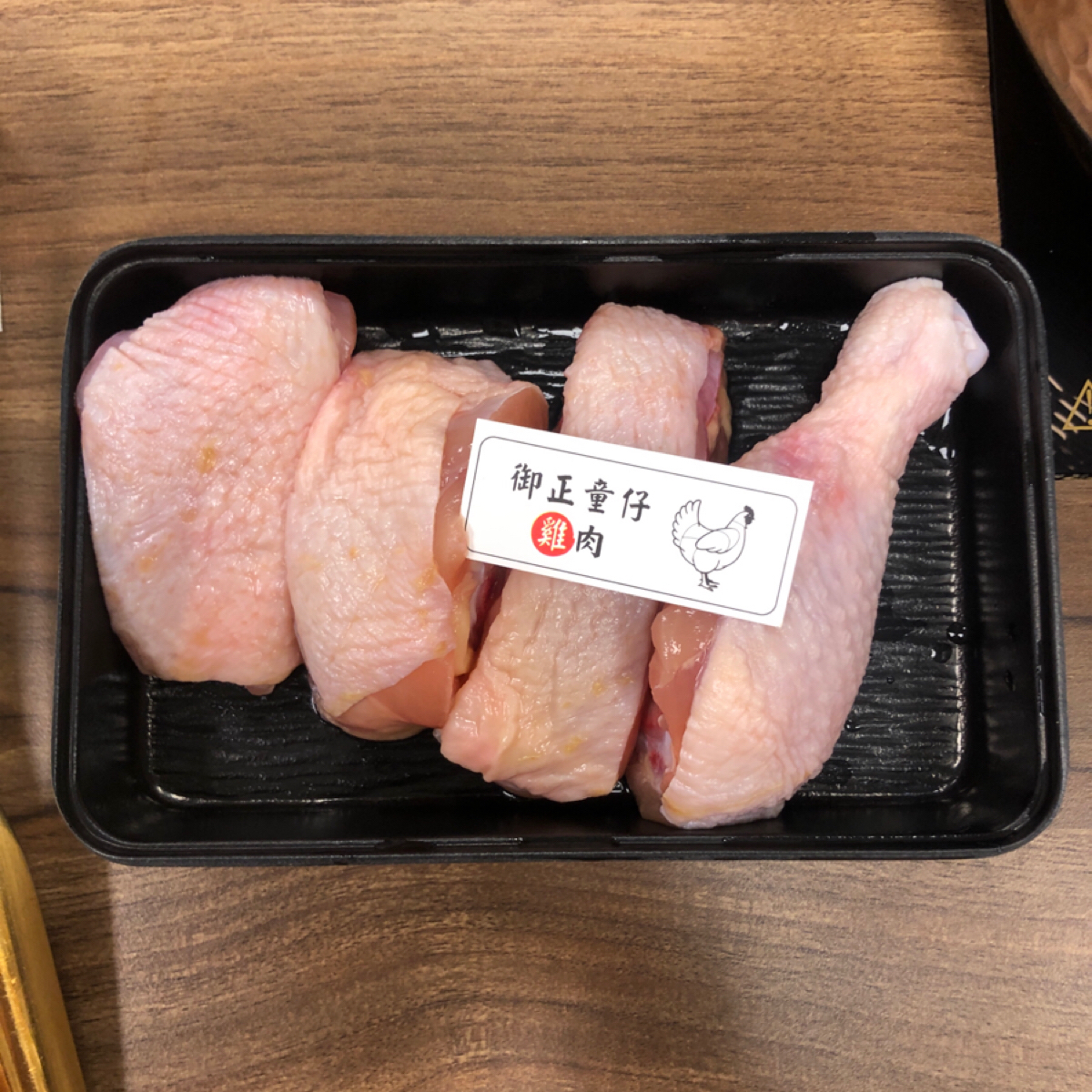 Meal image of 北歐工坊: 加點的雞腿肉，因為很大塊所以比較不容易熟，但肉質還不錯，吃起來略有雞味。 shot by Lucille邊走邊吃
