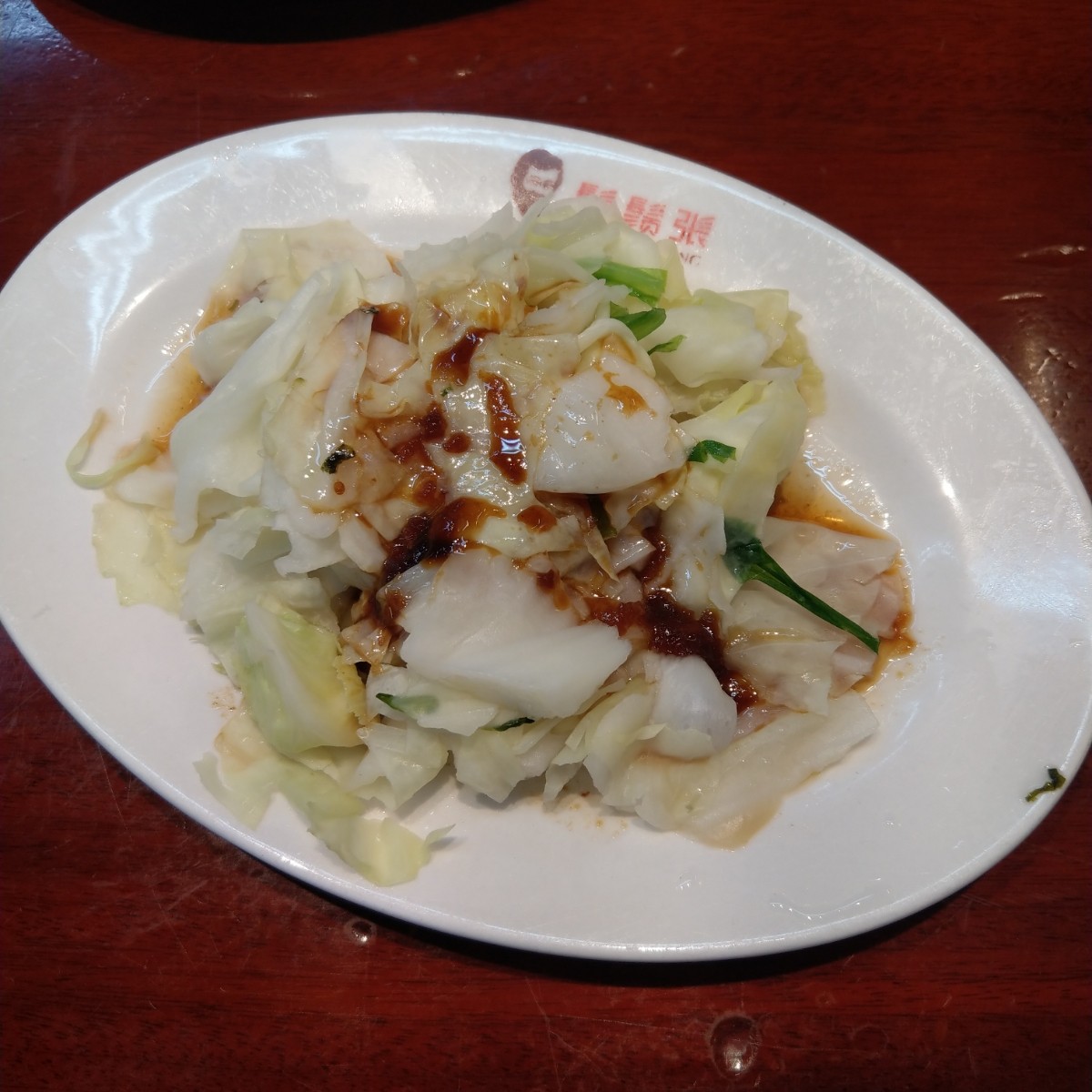 鬍鬚張 新店碧潭店 のレストランの写真：高麗菜（大）$55
就是燙青菜，醬油微鹹 byIN老師 