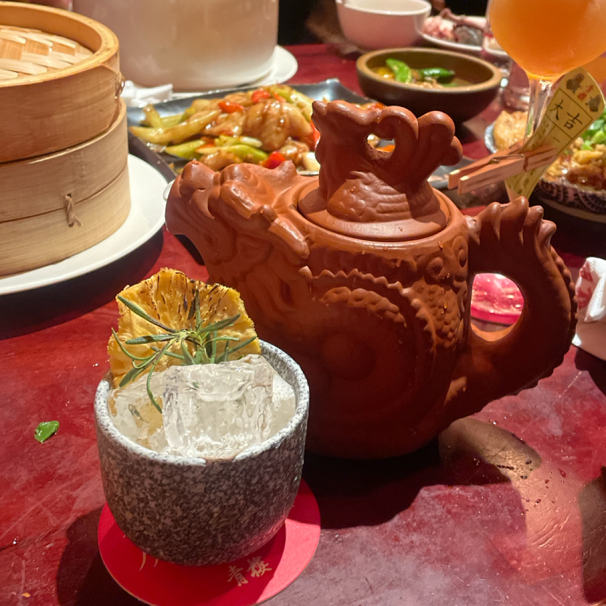 Vibe image of 青樓中式餐酒館: 沒拍到環境
秀一張調酒 龍飛鳳舞 好喝 shot by 小藍的美食心得報告