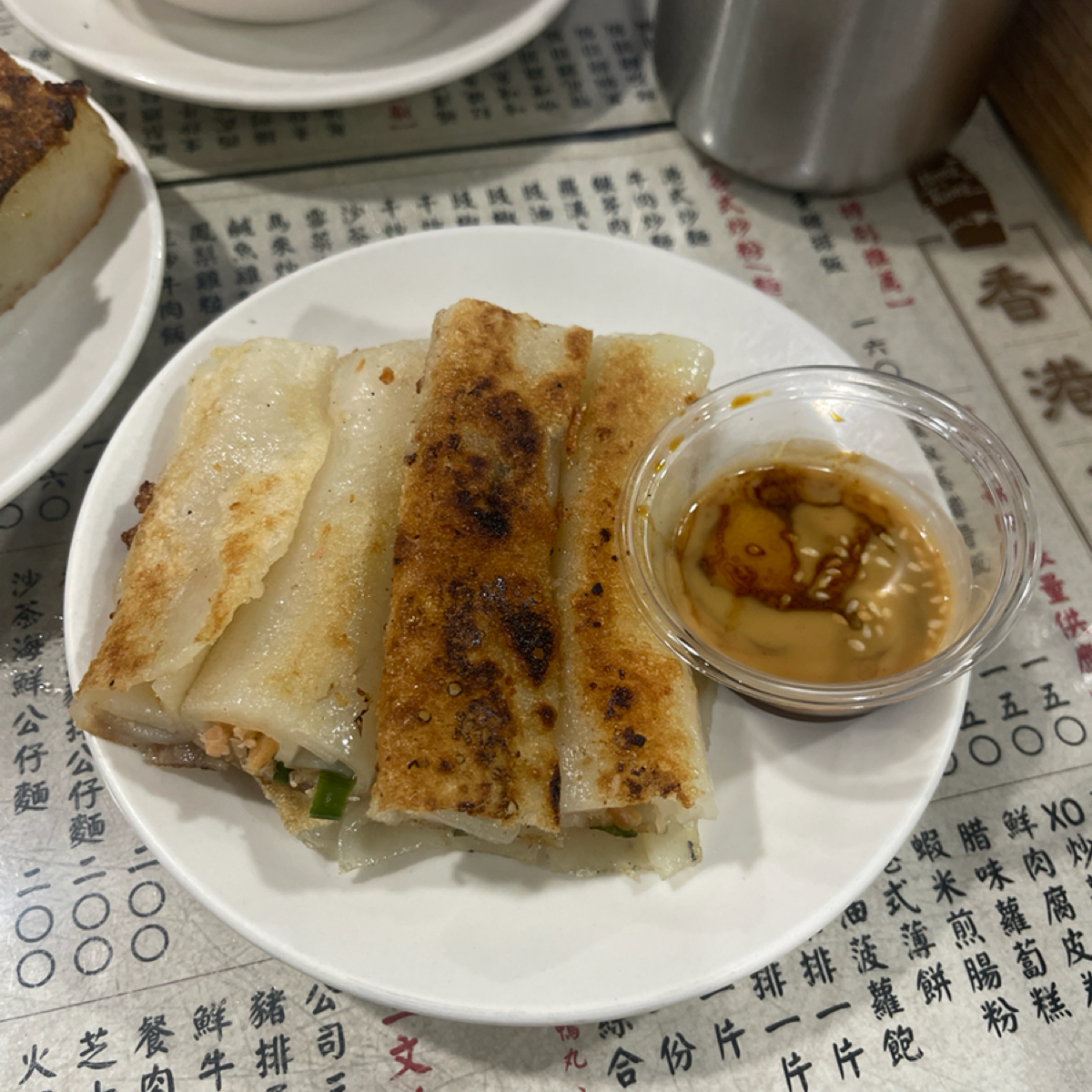 香港鑫華茶餐廳 のレストランの写真：- 蝦米煎腸粉 $90 by等下吃什麼 