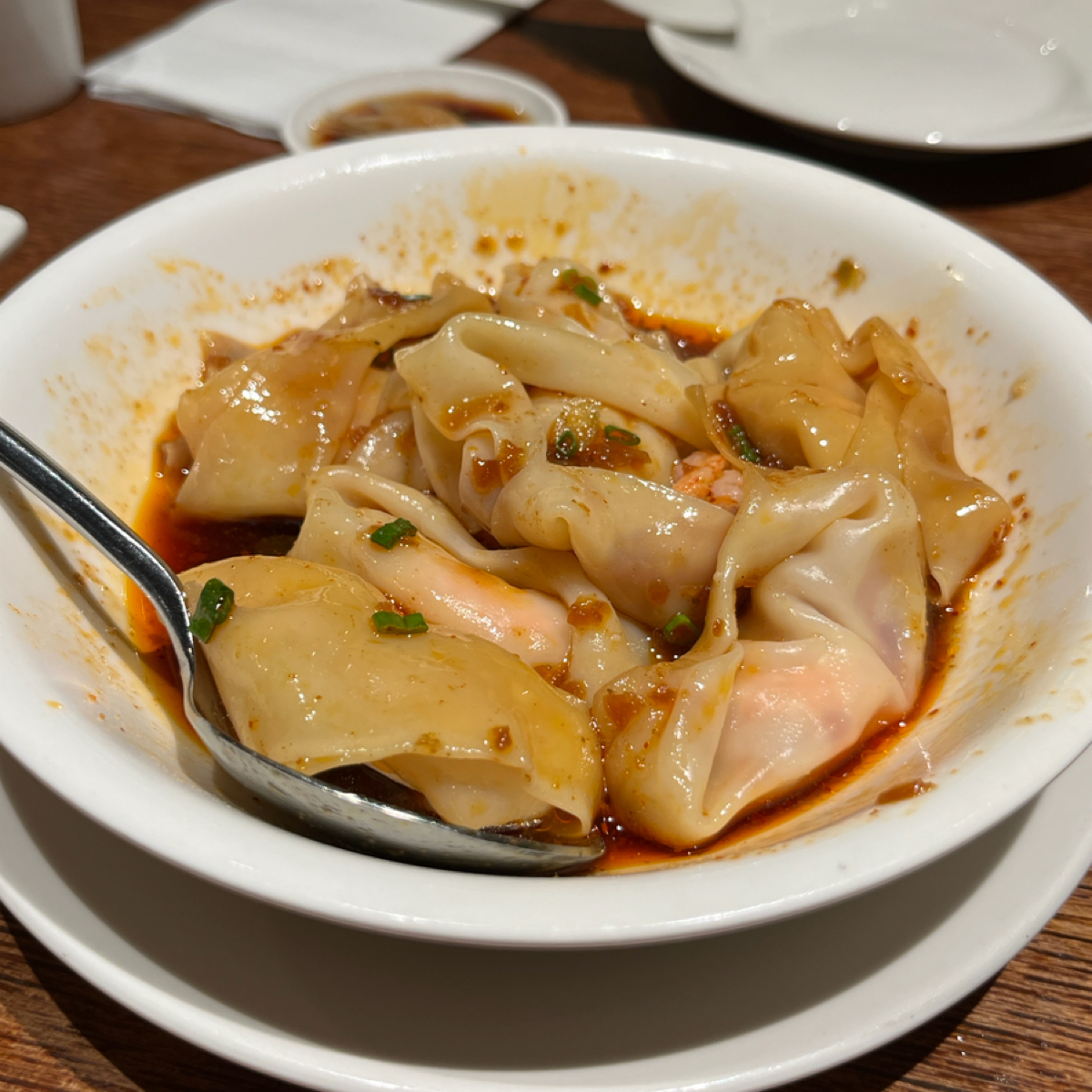 鼎泰豐 天母店 のレストランの写真：超讚的蝦肉紅油炒手，不會很辣，很平衡 by阿官 
