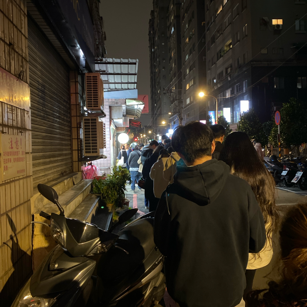 華泰豆花‧粉圓 の雰囲気の写真：冬至當天的人潮
買完後面還是長長人龍 by阿鈴s食 