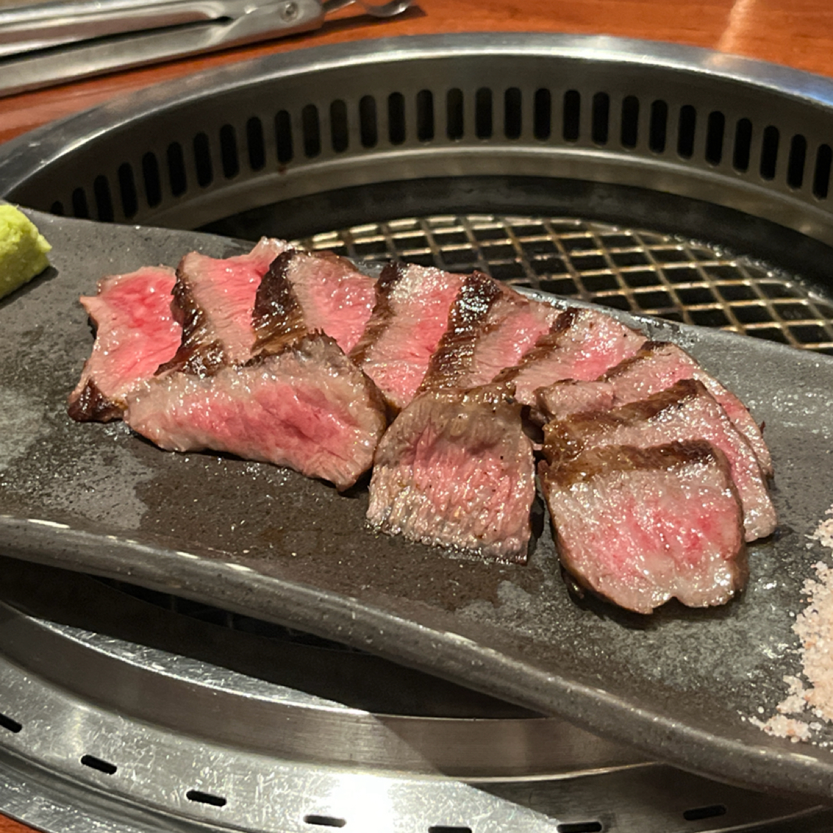 梵 燒肉 的餐點圖片：目前吃過最美味的和牛牛排，和牛牛排不能吃太肥的部位。這是比較瘦的部位，少量油花完全可以凸顯肉本身的鮮 由阿官 拍攝