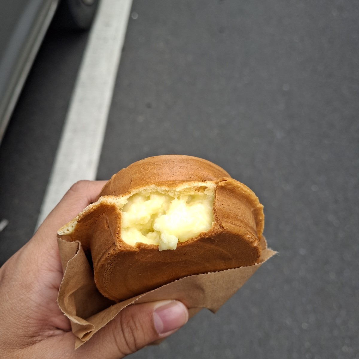 Meal image of 小時候紅豆餅 中山店: 皮很薄很脆而且很甜，反倒是奶油沒那麼甜，中和了餅皮的味道🤣🤣 shot by 美食肥之豬