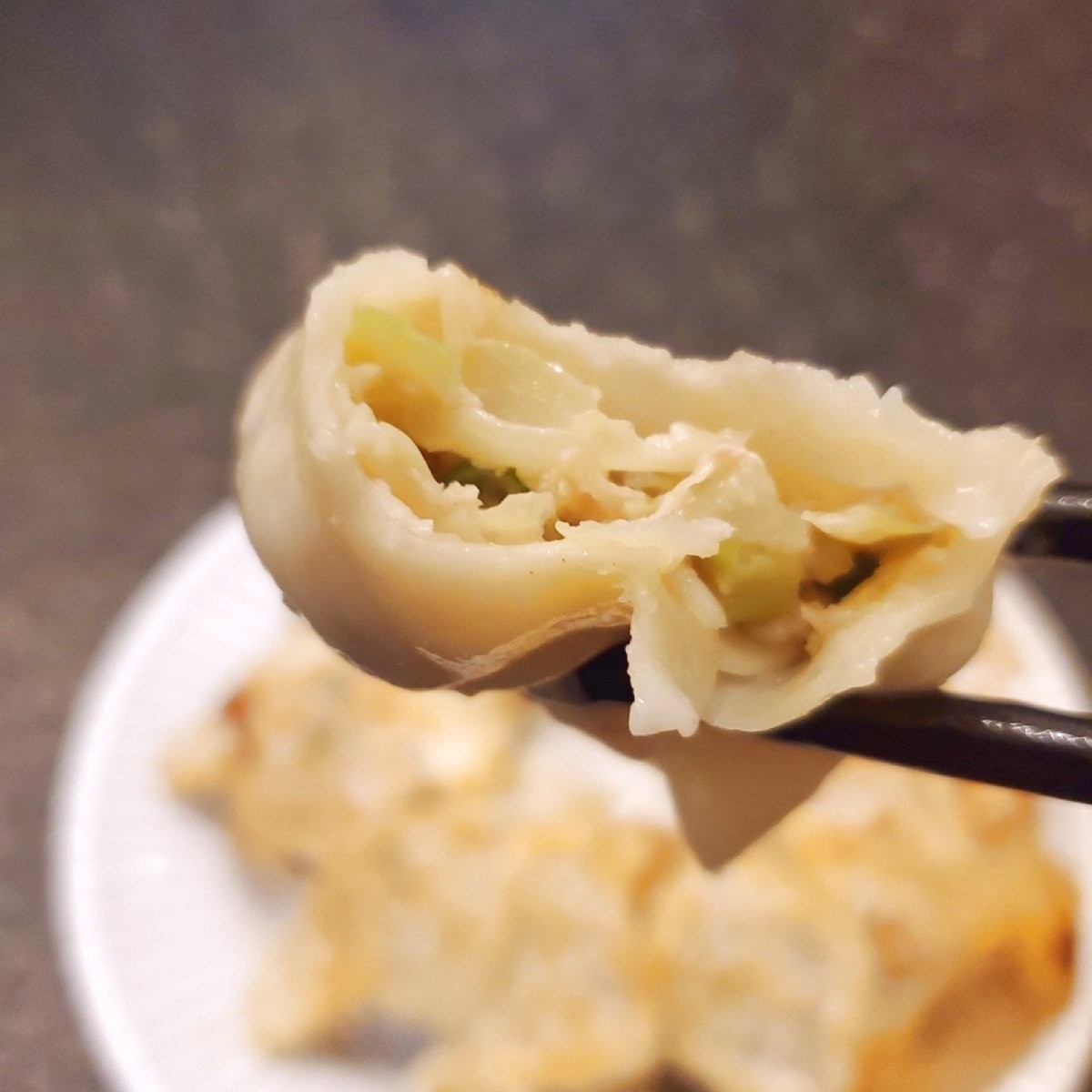 Meal image of 榕樹下王董牛肉麵: 原本不抱期望的我咬了一口～😍😍😍
哇嗚～有點厲害哦！咬下瞬間裡面的湯汁
直接爆漿出來，噴到桌上 shot by 吃貨胖胖
