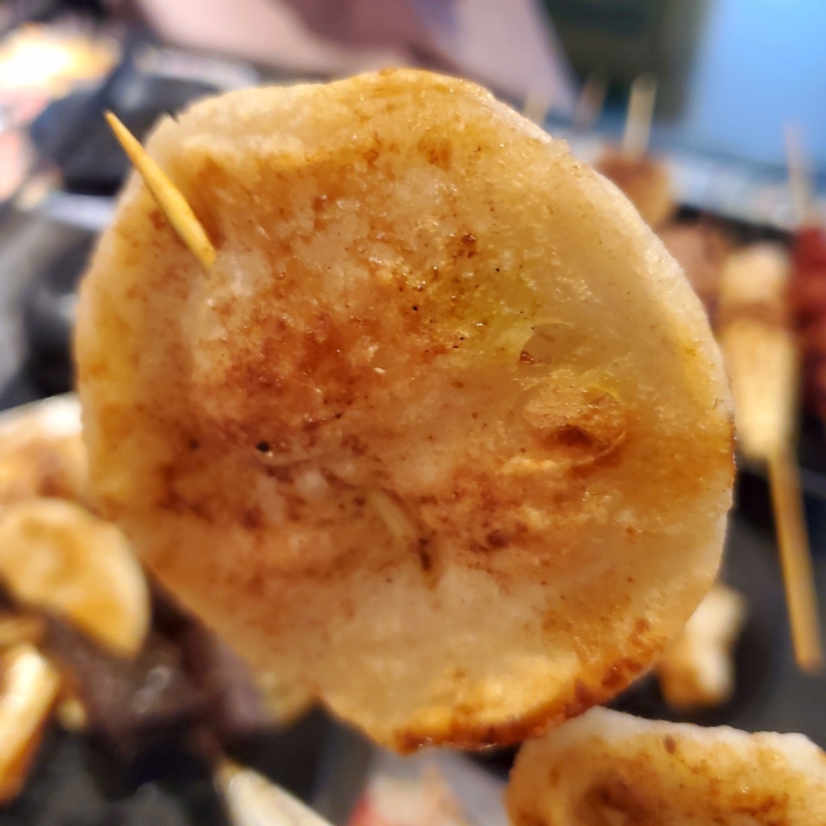 Meal image of 夜燒碳烤居酒屋 建行店: 🔸️ 甜不辣 $35
表皮金黃酥脆，裡面的部分不會太乾
咬下去酥酥脆脆帶點軟Q的口感很特別
越咬越 shot by 吃貨胖胖