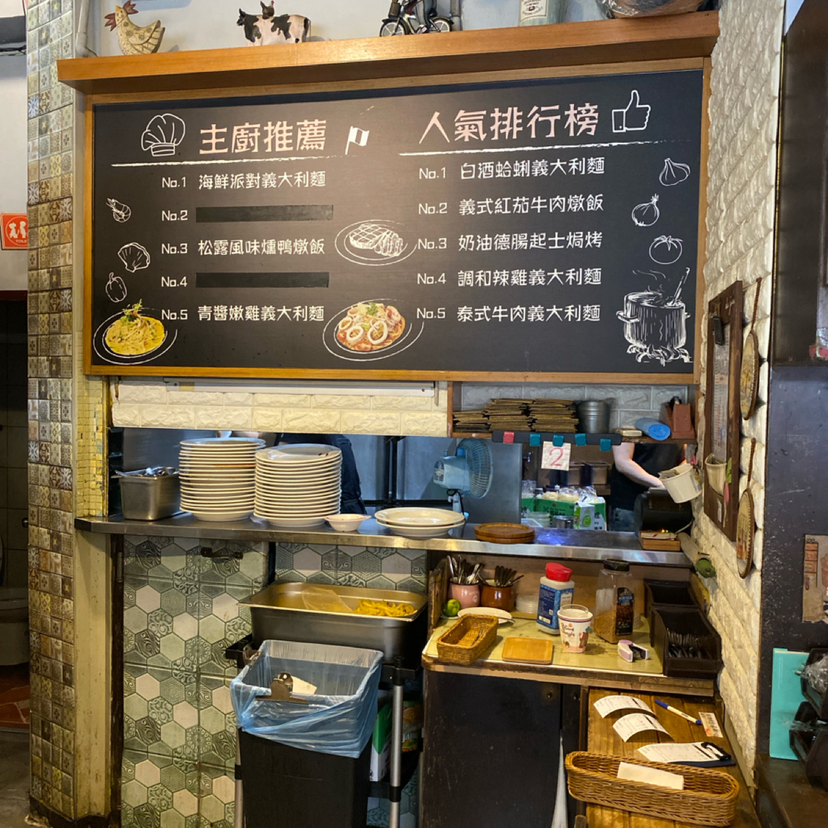 靴子義大利餐館 輔大店 の雰囲気の写真：內部用餐環境 byStar 