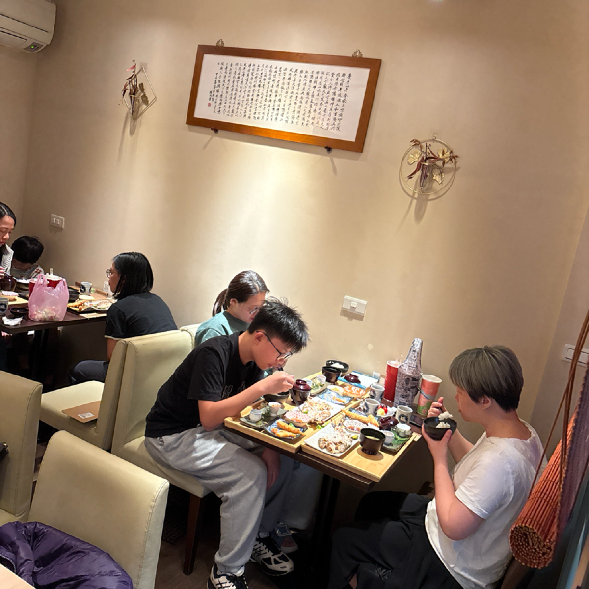 Vibe image of 任太郎和食:  shot by Brenda