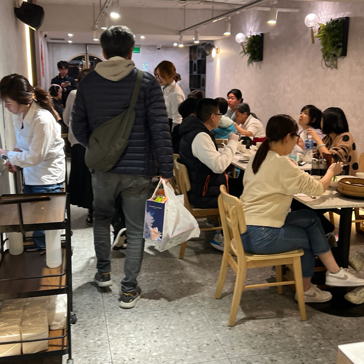 Vibe image of 濟南鮮湯包 總店: 一樓 shot by 動吃動吃動吃