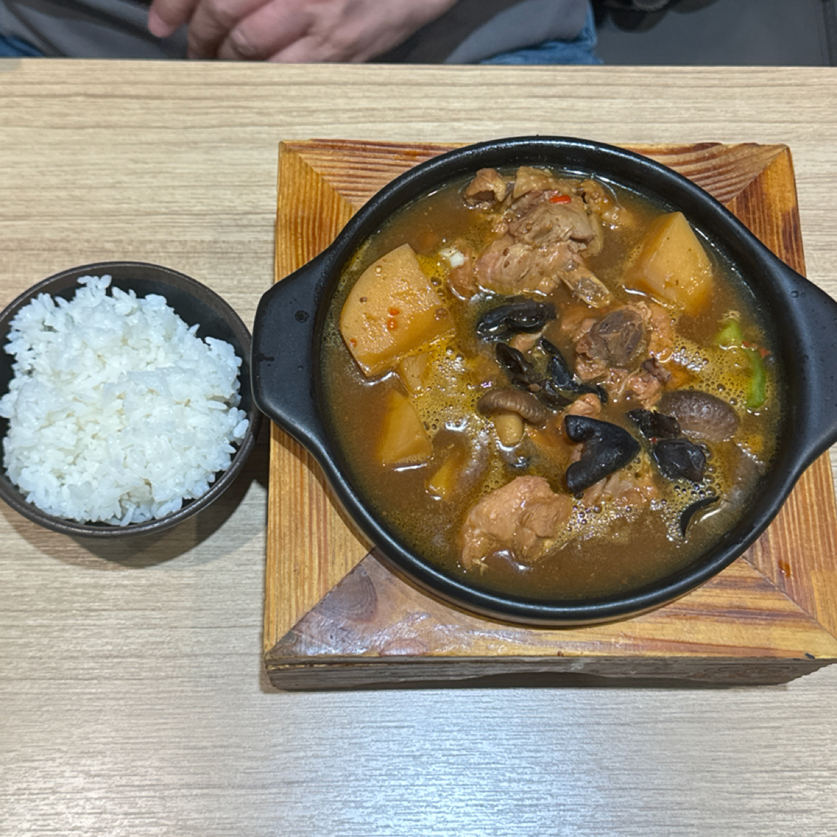 Meal image of 老泉城黃燜雞米飯 嘉義興業店:  shot by 不能被老婆發現