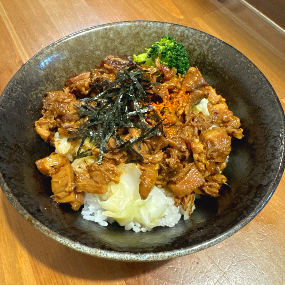 あお．実家和食処 のレストランの写真：招牌炙烤叉燒飯60元 by跟著小胖吃胖胖 