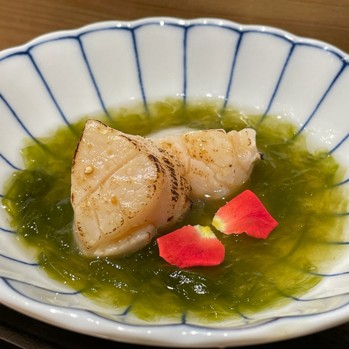仁壽司 のレストランの写真：📍第六品：北海道生食級干貝
🌕🌕🌕🌕🌖
來自日本無汙染海域的鄂霍次克海野放干貝。炙燒香氣 byFreddy Liu 