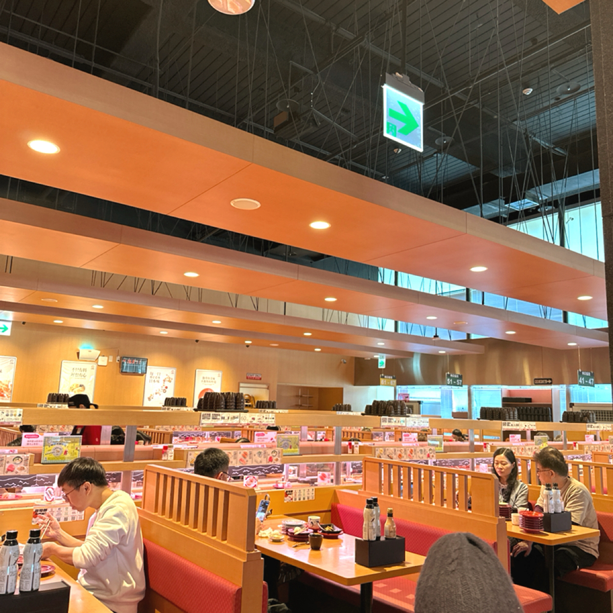スシロー壽司郎 台北民權建國店 の雰囲気の写真：用餐空間 by阿波卡 