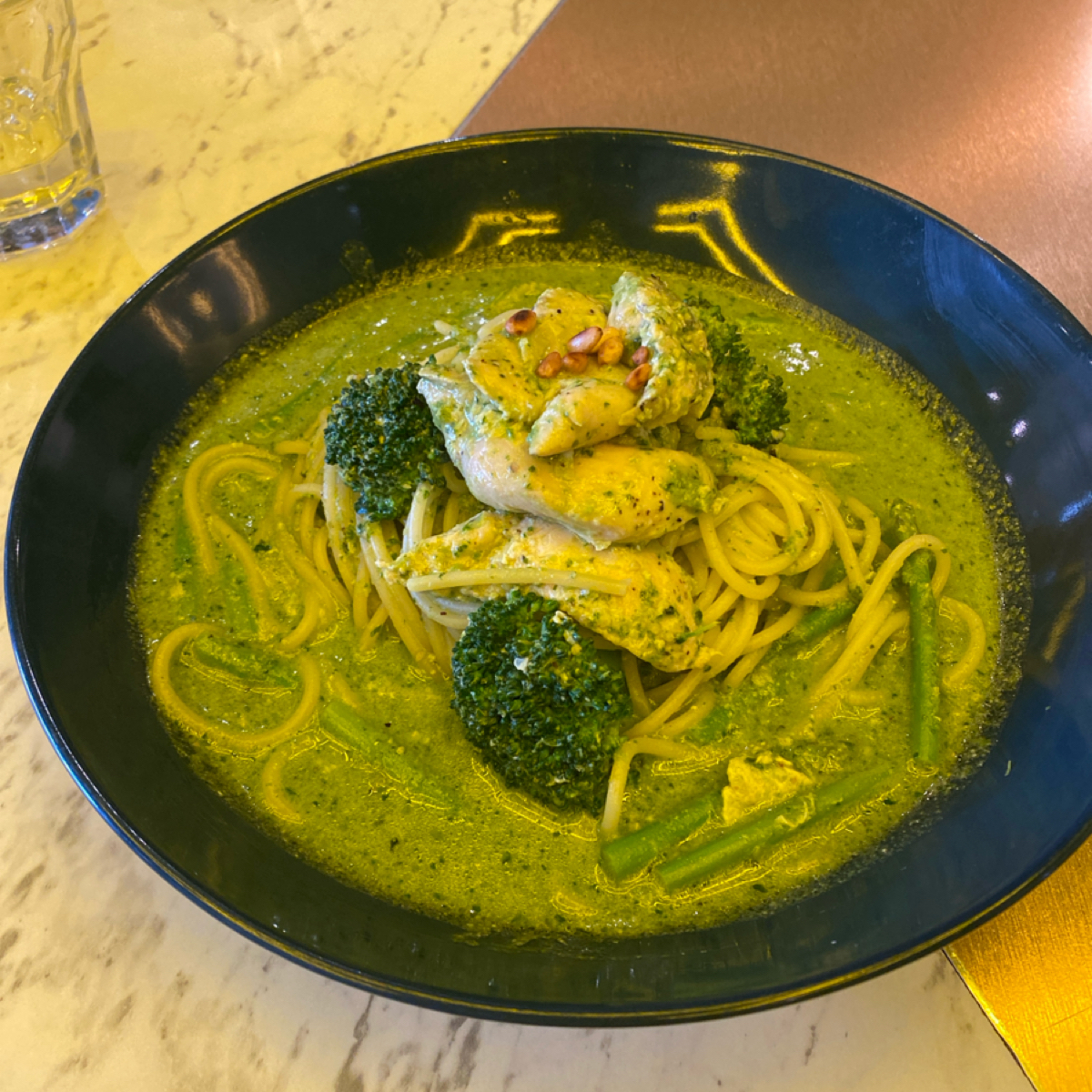 Meal image of 亞丁尼義式麵屋—永春店: 松子青醬雞肉麵 shot by wei