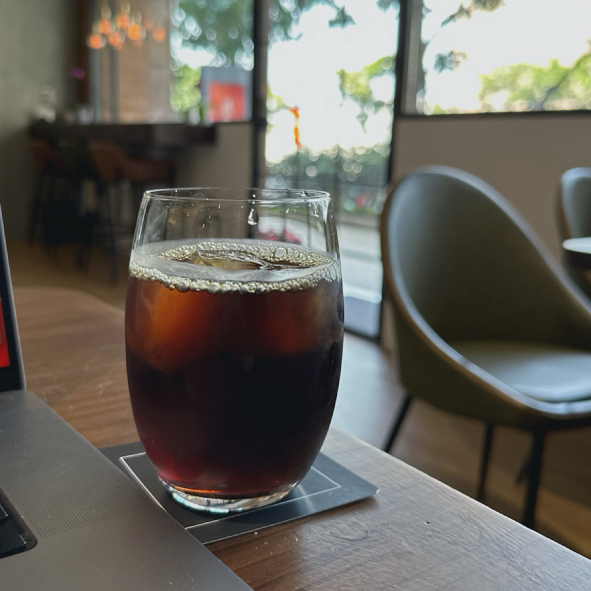 Meal image of HUYA Coffee: 冰滴咖啡 $200

整杯味道偏苦酸，好像跟我以往喝到的冰滴咖啡口感不太一樣，印象中的冰滴咖啡非常輕 shot by 阿波卡