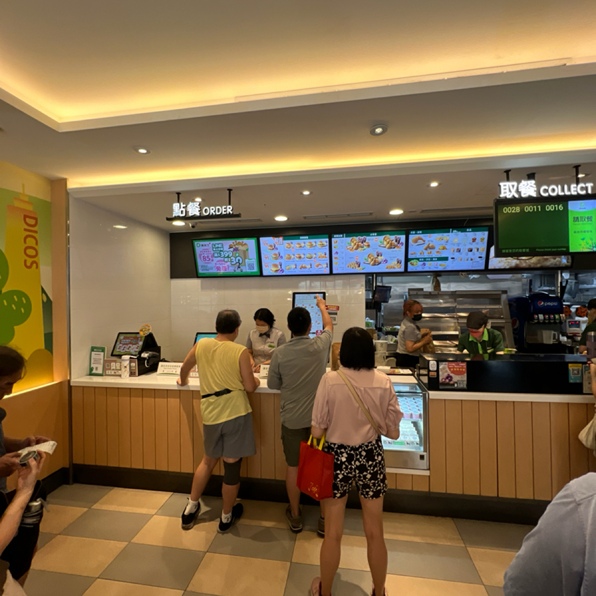 Vibe image of Dicos德克士脆皮炸雞 台北重慶南店:  shot by Will